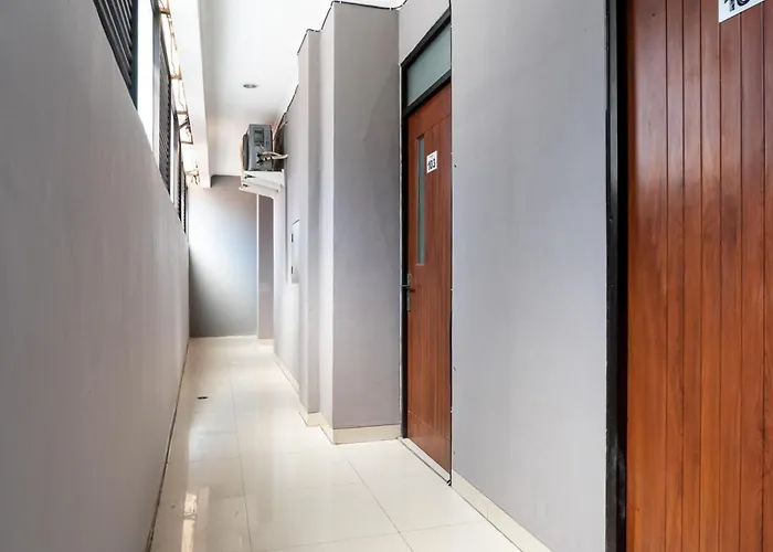 RedDoorz Plus @ Sawah Besar Jakarta